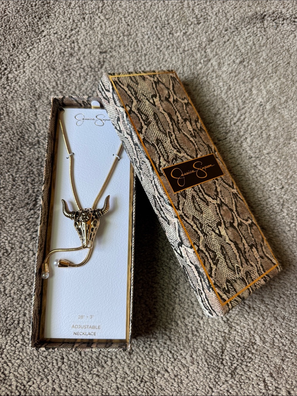 Jessica Simpson Gold Tone Longhorn Bull Skull Pendant Dangle Pearl Necklace